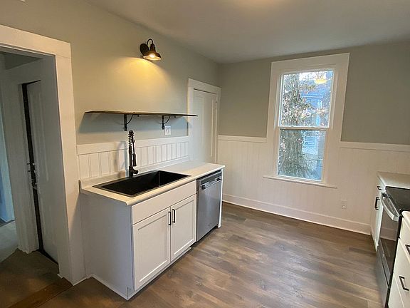 2nd image of 3100 Leverett St