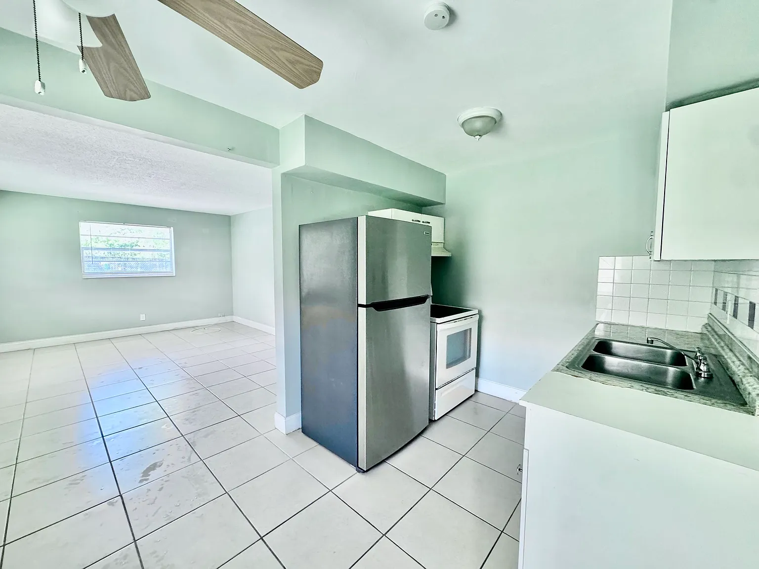 1 bed, 800 sqft, $1,700 — Photo 3