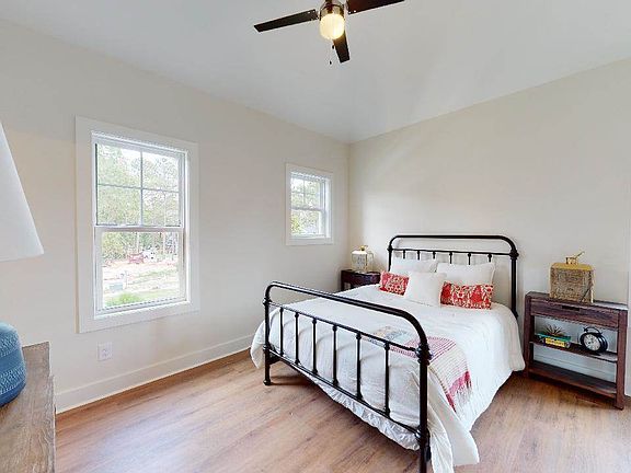 5th image of 264 Springwood Way