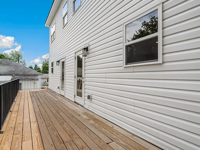711 Gerard St #A — Photo 24