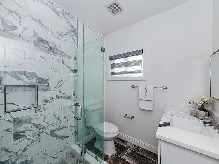 539 W Amerige Ave #B — Photo 12