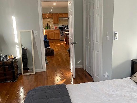 3rd image of 90 Vineyard Ave