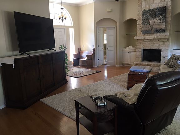 4th image of 210 Meadow Brook Dr