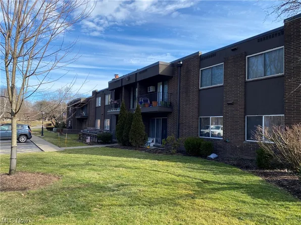10744 Valley View Rd APT B11, Northfield, OH 44067