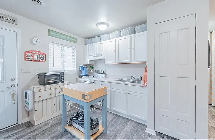 7163 & 7165 W Tulip St — Photo 8