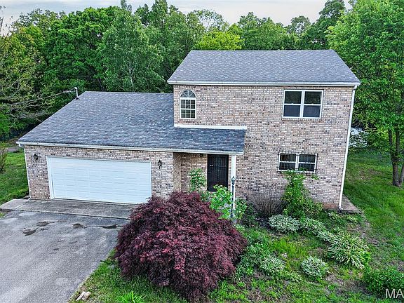 2nd image of 8 Flora Dr