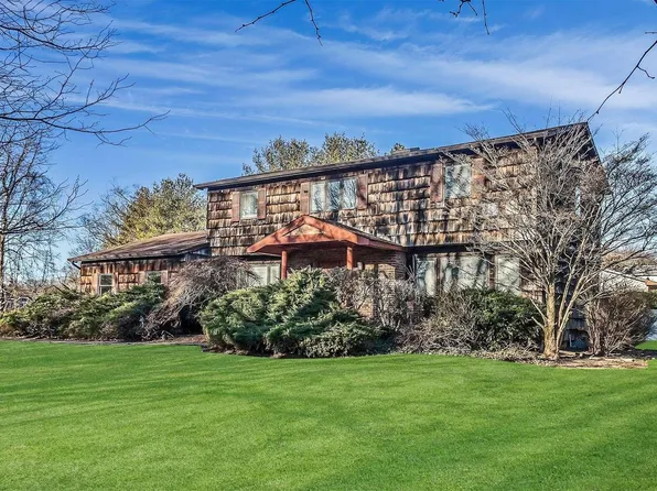 56 Threepence Drive, Melville, NY 11747