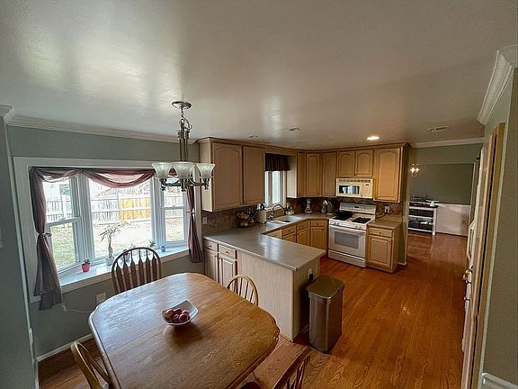 2nd image of 5078 Queens Wood Dr