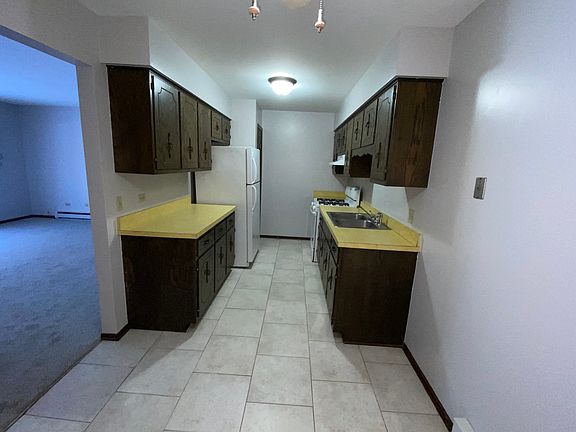 4th image of 1917 Stonebridge Dr APT 1C