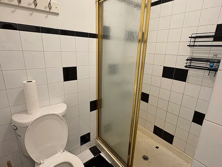 212 Kent St #3R — Photo 8