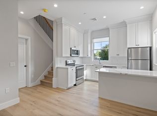 186 Bedford St UNIT 201, Lexington, MA 02420