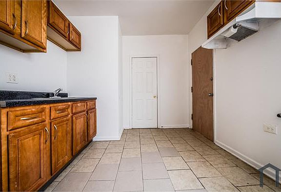 4th image of 1621 W 80th St #8001