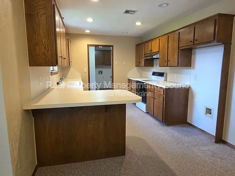 105 W Boston St — Photo 6