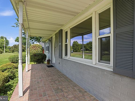3rd image of 5986 Washington Ln