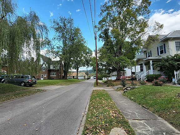 5th image of 305 20th St SE