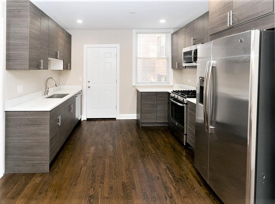 1st image of 1432 W Farragut Ave #2