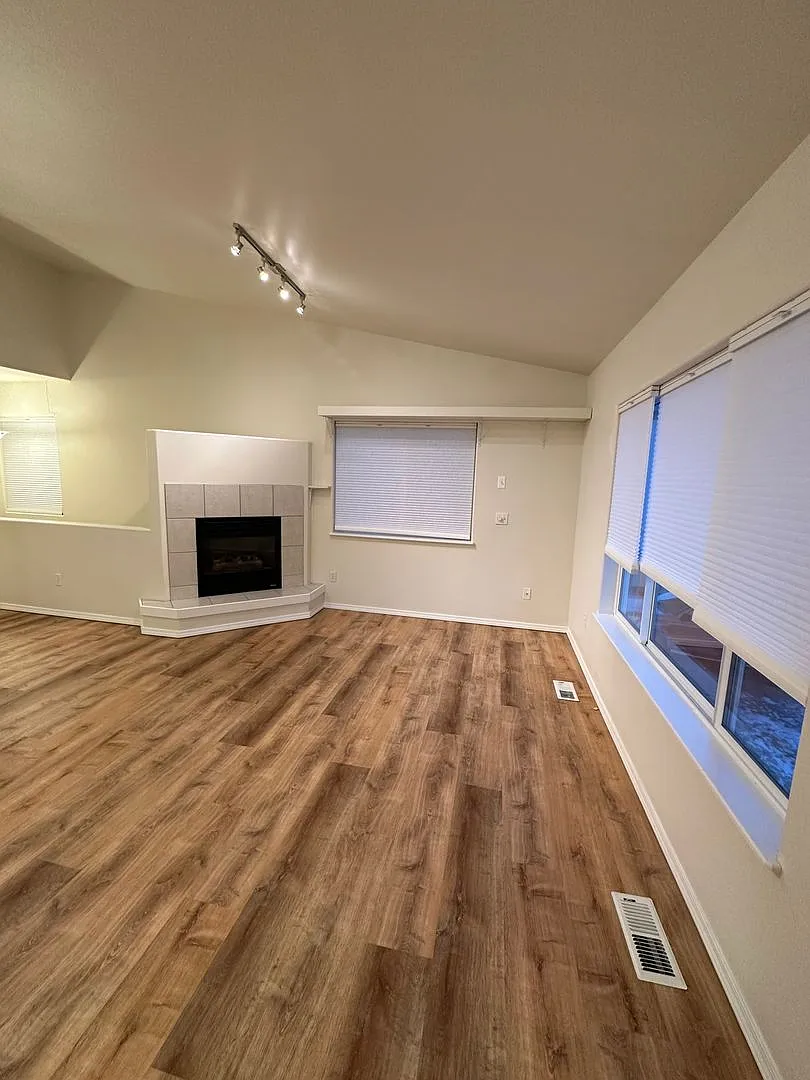 3 bedroom 2 bathroom 2 car garage in Eagle River! — Photo 4