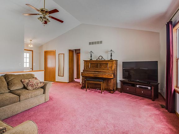 3rd image of 9499 Southwind Dr