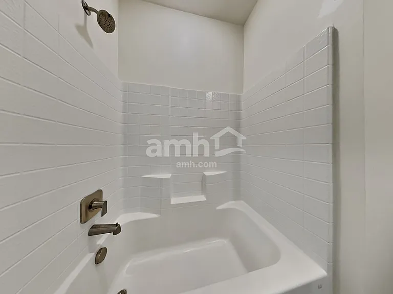 1029 N Barkvine Ave — Photo 16