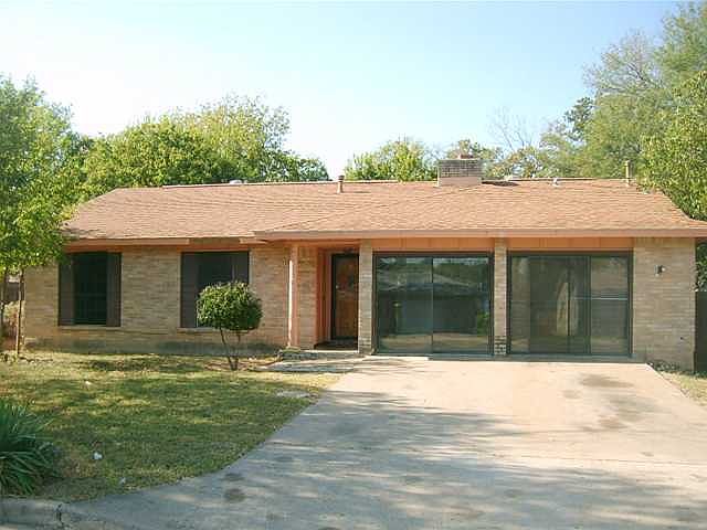 1st image of 818 Chisholm Valley Dr