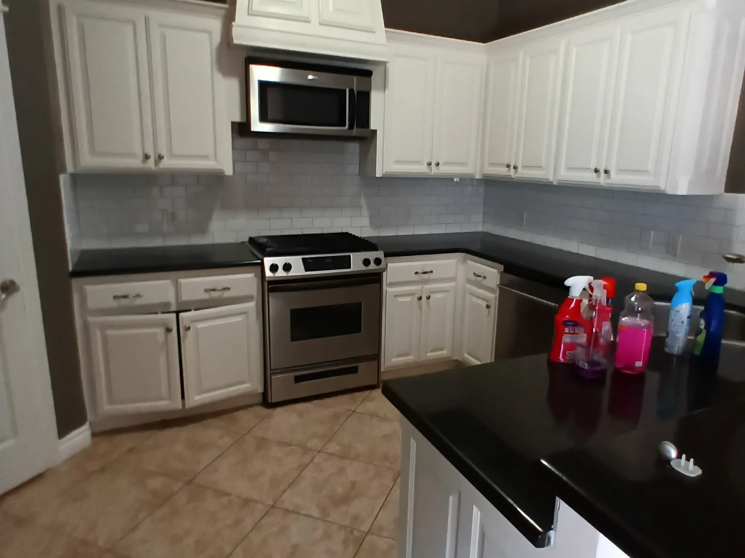 3 bed, 1998 sqft, $2,050 — Photo 3