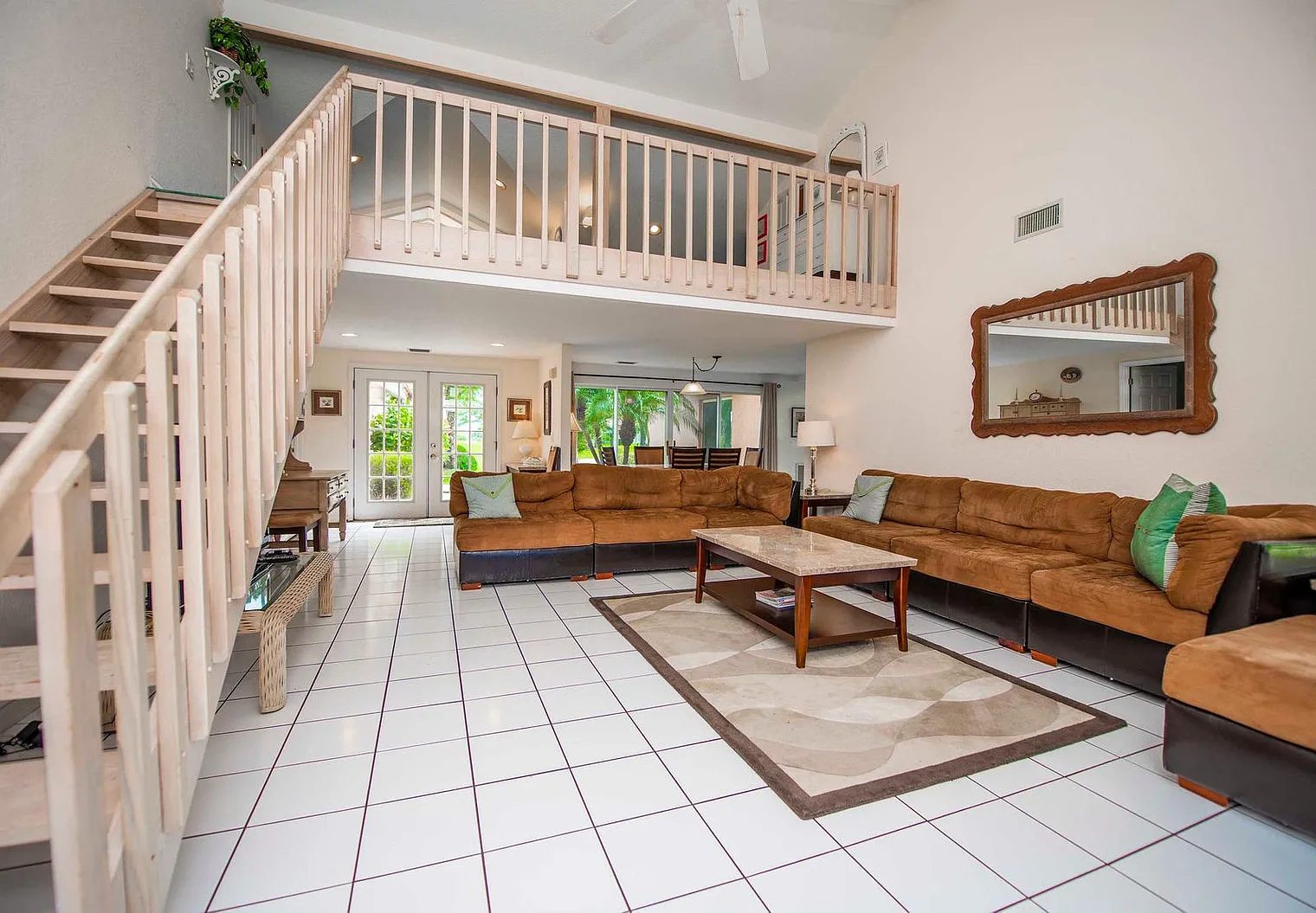 4 bed, 4.0 bath, 2464 sqft, $9,300 — Photo 4