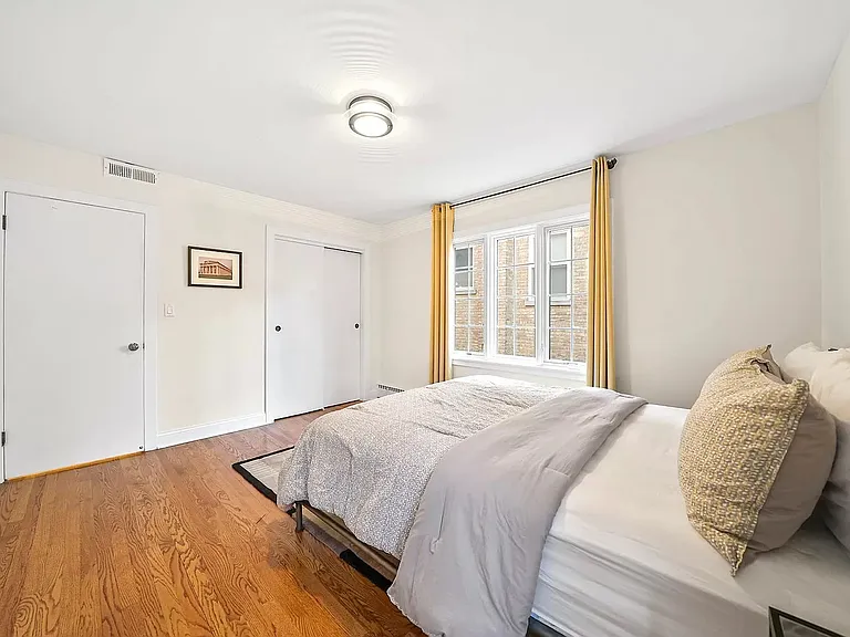 2545 W Lunt Ave #1 — Photo 5