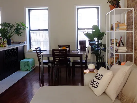 Rented by Evergreen Realty & Investments | media 7