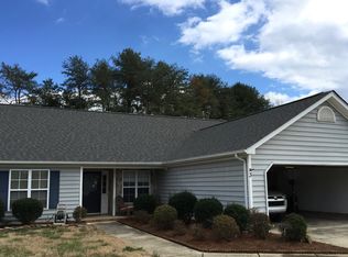 3 Manor Ridge Ct, Greensboro, NC 27407