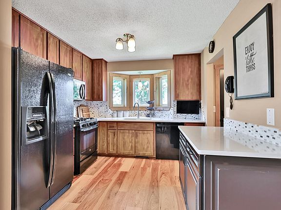 3rd image of 9784 Hamlet Ave S