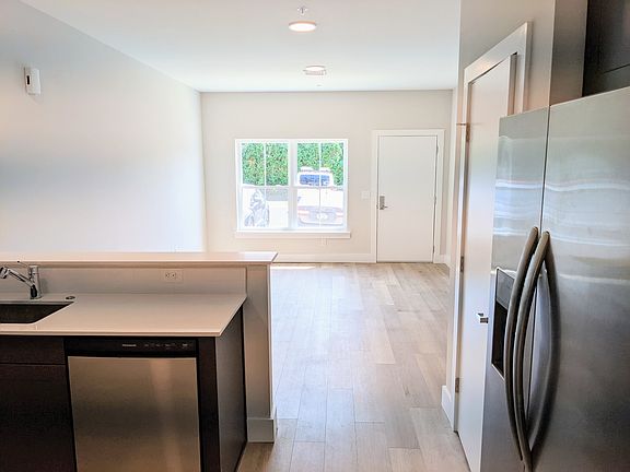 5th image of 216 Kichline Ave #5