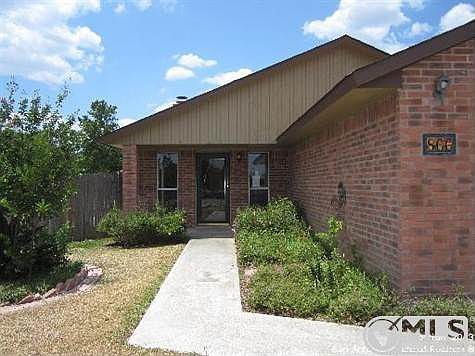 2nd image of 866 Garden Cir
