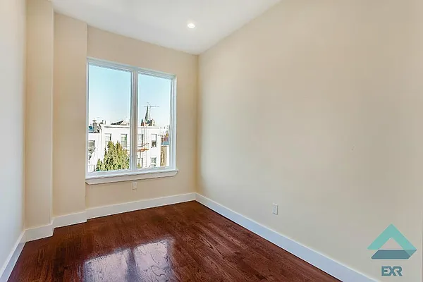 Rented by EXR | media 4