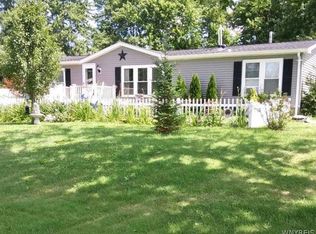 2043 Roberts Rd, Alabama, NY 14013
