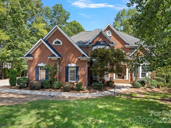 1306 Veery Ct, Matthews, NC 28104