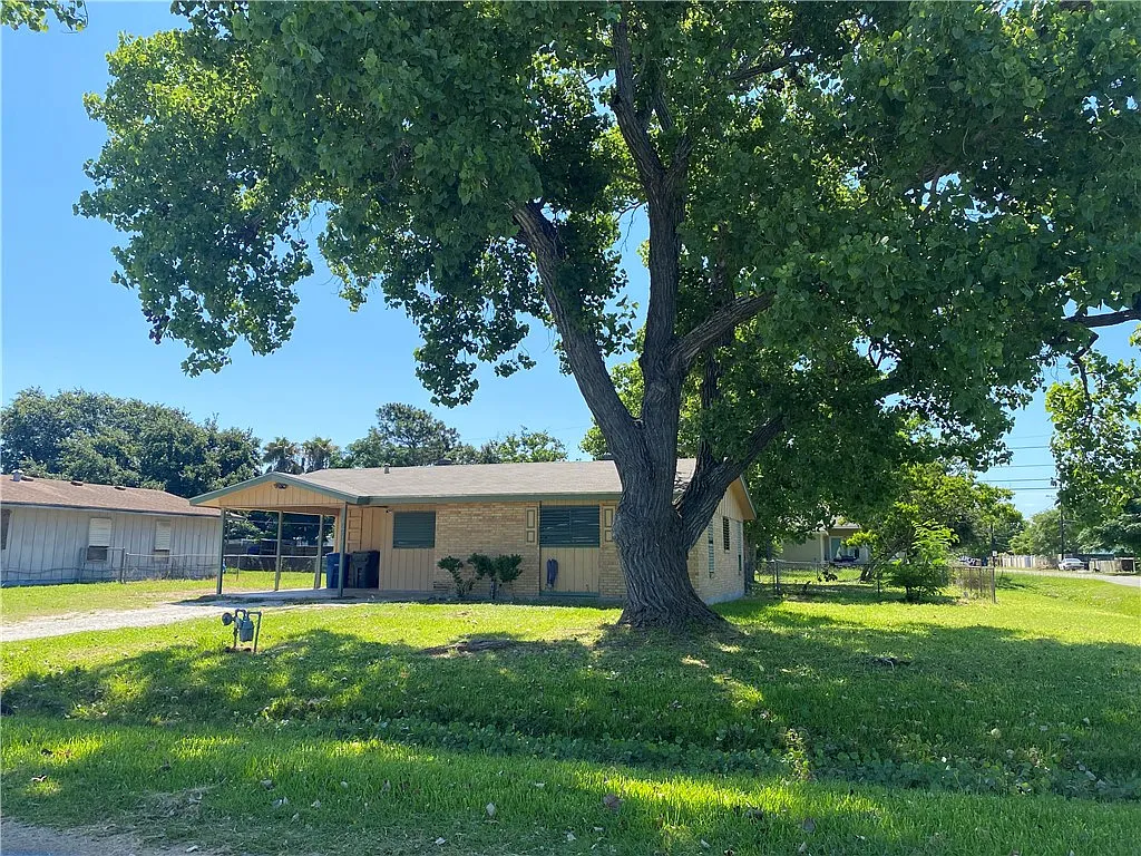 1233 Baywood Lane - 1 — Photo 1