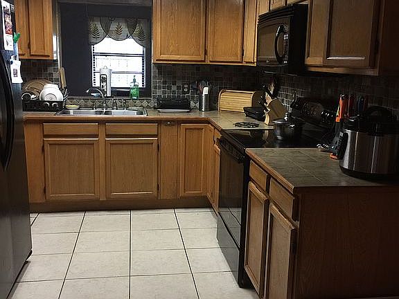 2nd image of 1607 W Knollwood St