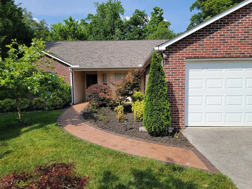 3 bed, 1620 sqft, $2,400 — Photo 1