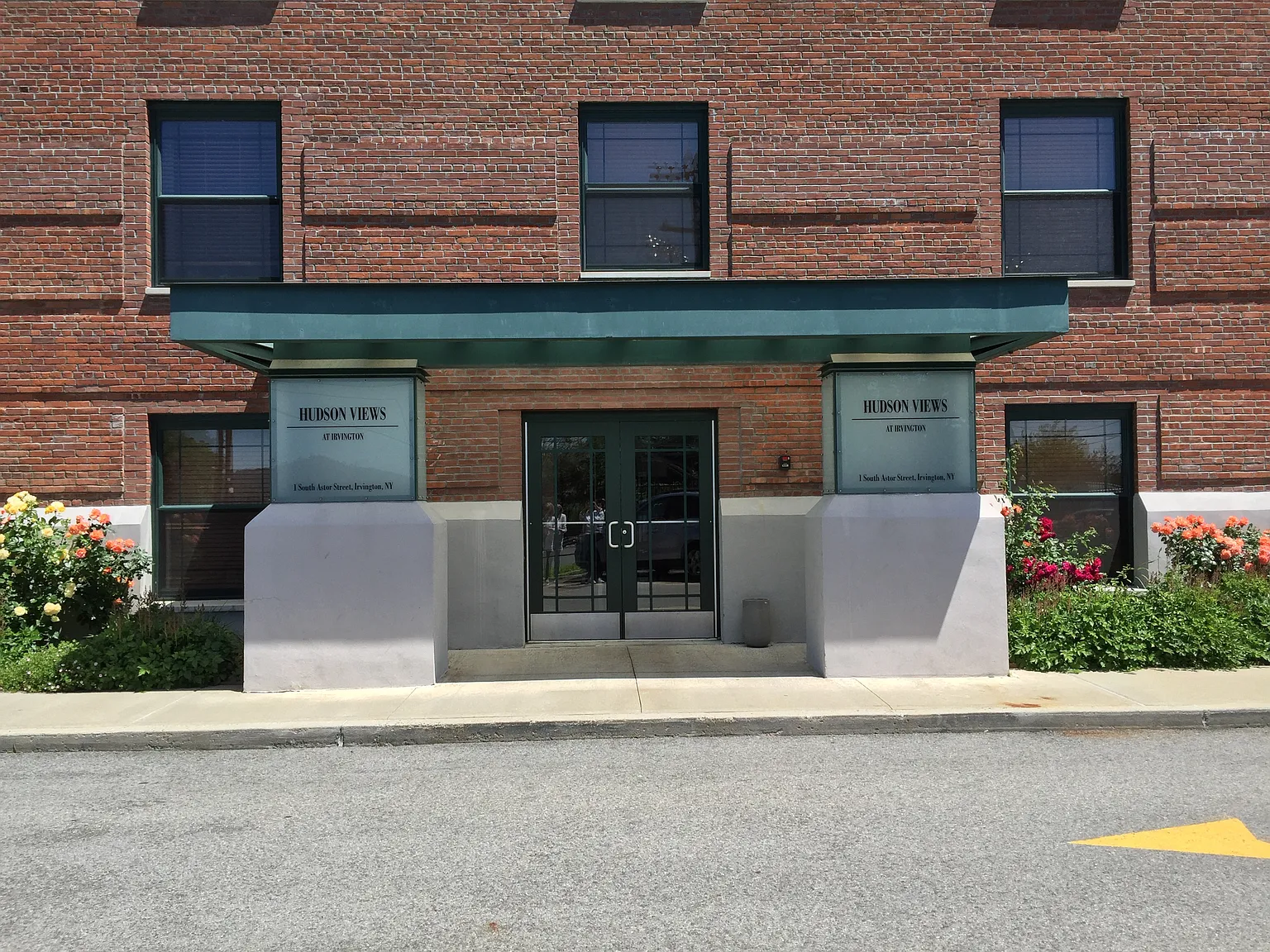 1 bed, 850 sqft, $3,700 — Photo 2