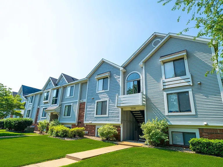 Windmill Lakes Apartments — Photo 36