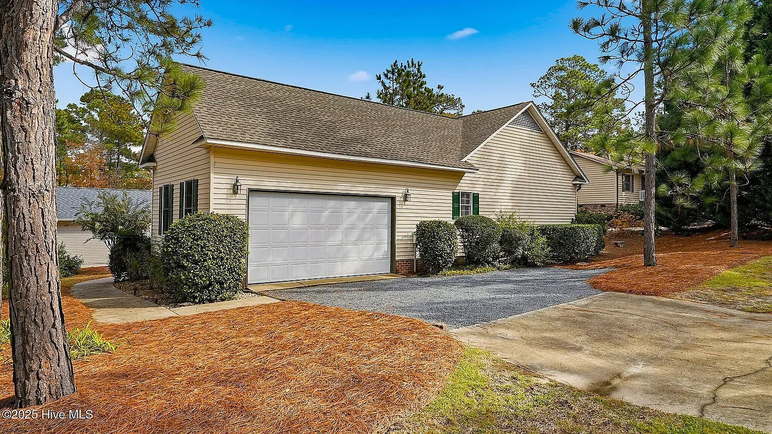 3 bed, 1560 sqft, $2,100 — Photo 3