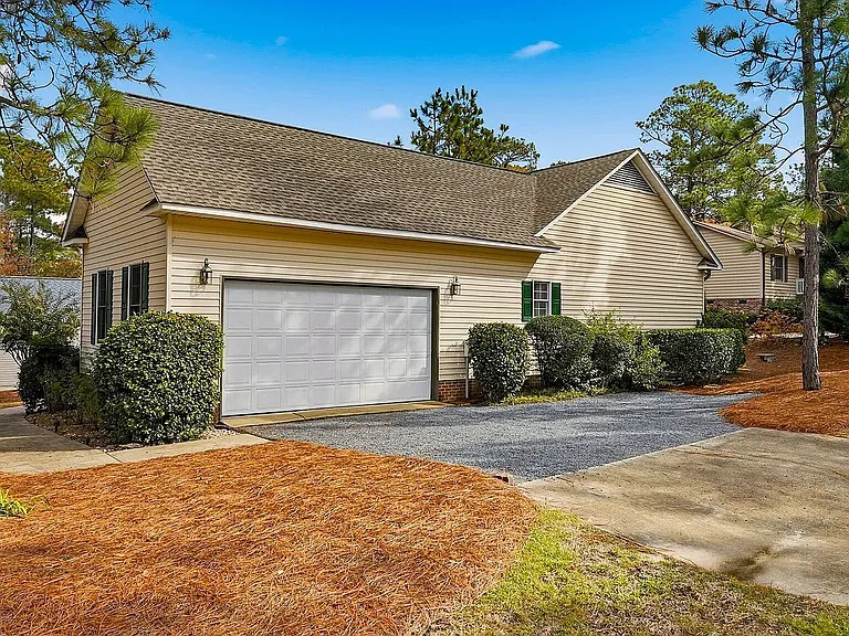220 Spring Lake Dr — Photo 3