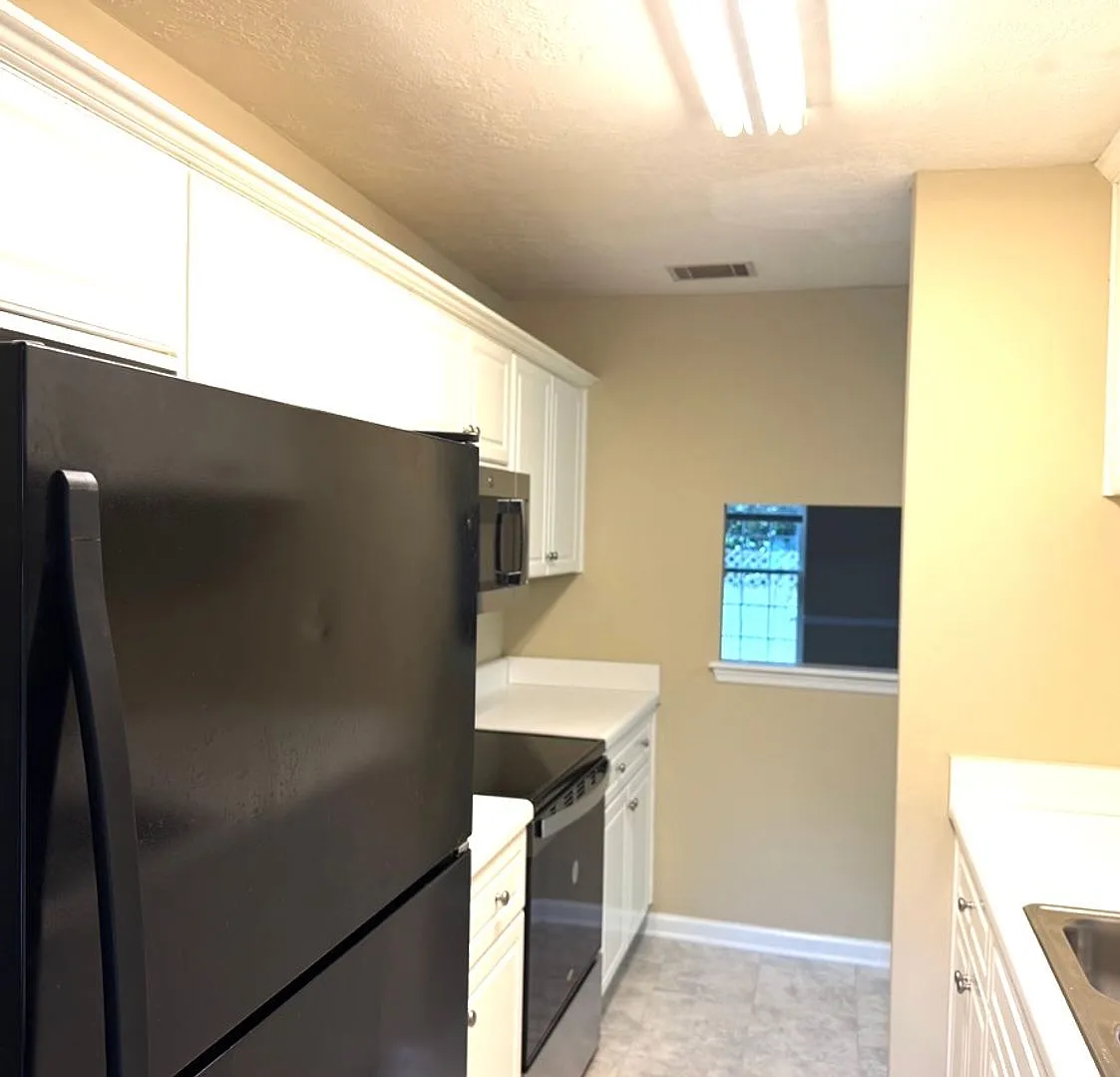 End Unit Harvestwood Townhome — Photo 3