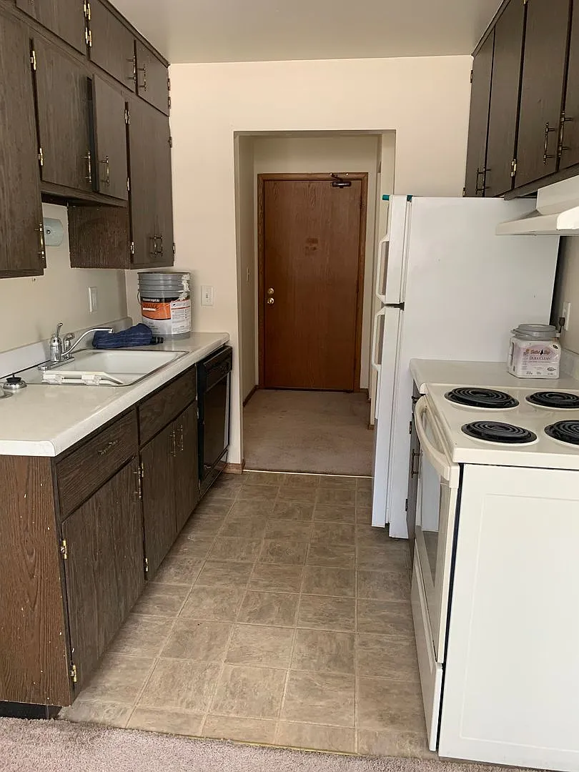 Phalen View Apartments — Photo 1