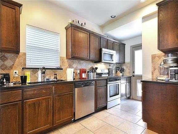 3rd image of 802 1/2 E Dean Keeton St