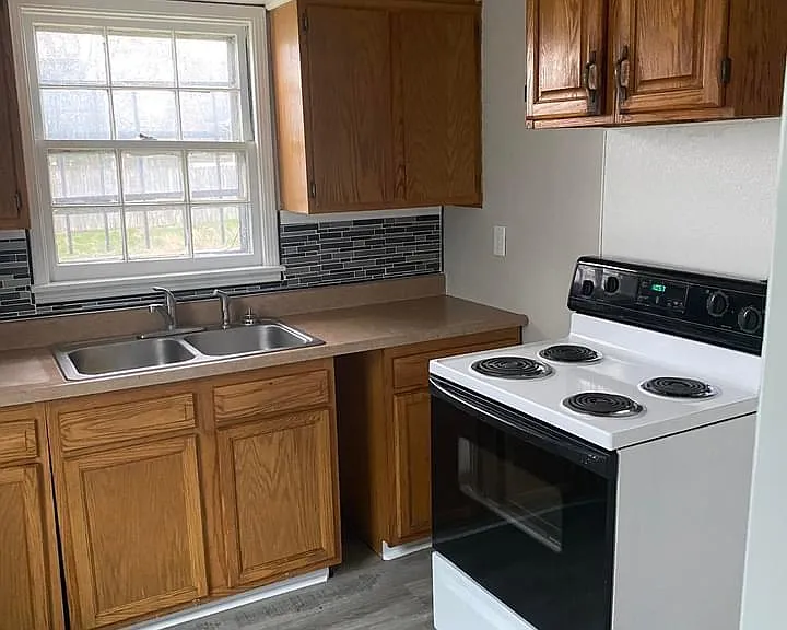 1416 S Pershing Dr — Photo 12