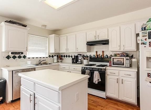 2nd image of 15721 Ecorio Dr
