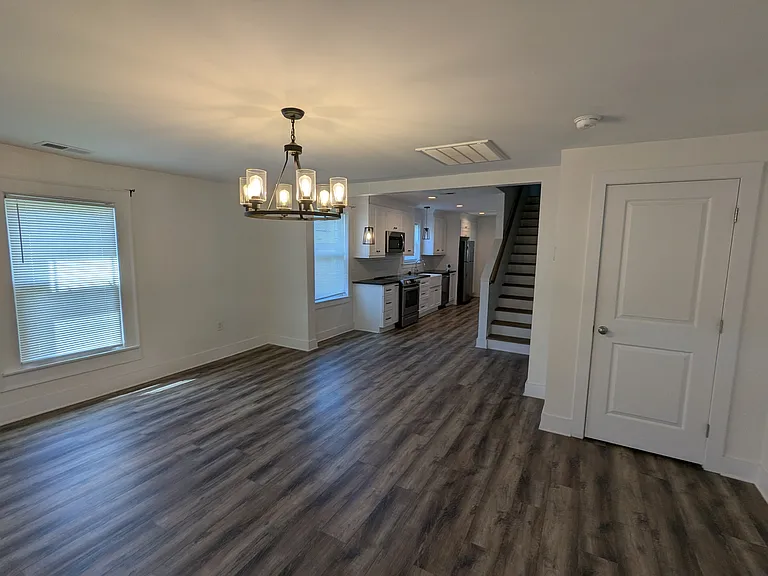 516 Trade St — Photo 2
