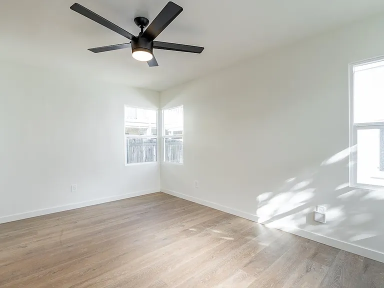 4511 Utah St — Photo 2