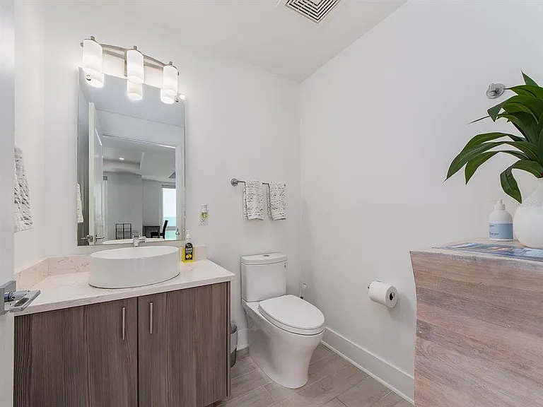 15 Avalon St #701 — Photo 21
